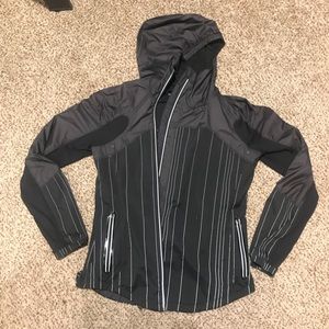 Lululemon reflective windbreaker size 6